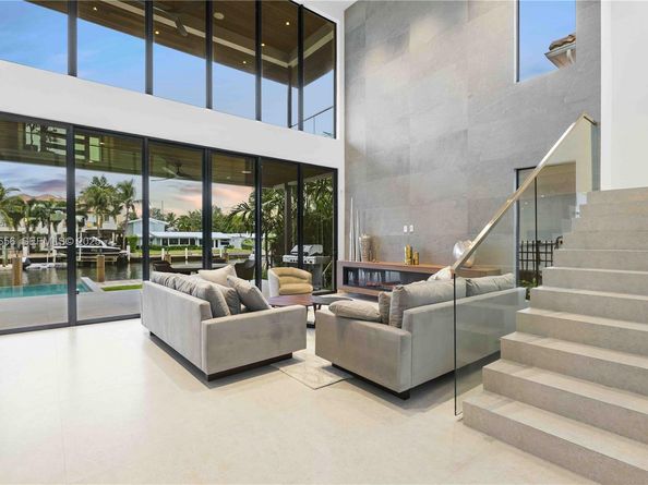 1537 SE 13th St, Fort Lauderdale FL 33316