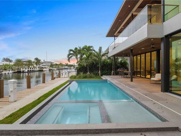 1537 SE 13th St, Fort Lauderdale FL 33316