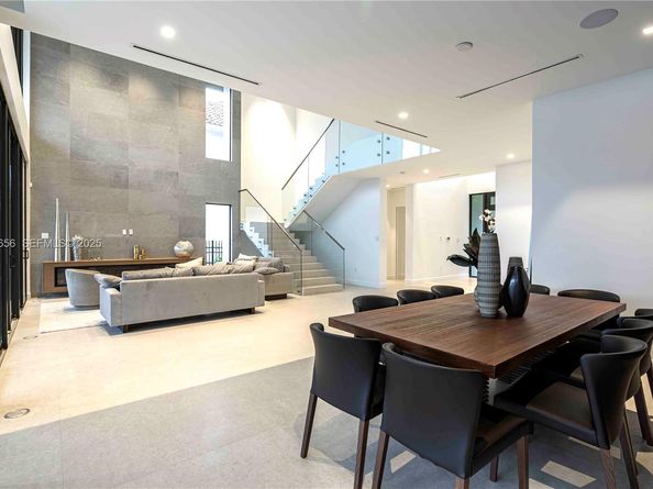 1537 SE 13th St, Fort Lauderdale FL 33316