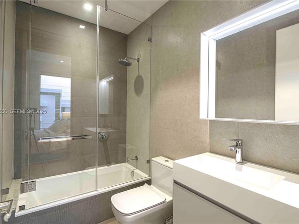 1537 SE 13th St, Fort Lauderdale FL 33316