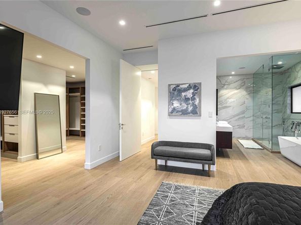 1537 SE 13th St, Fort Lauderdale FL 33316