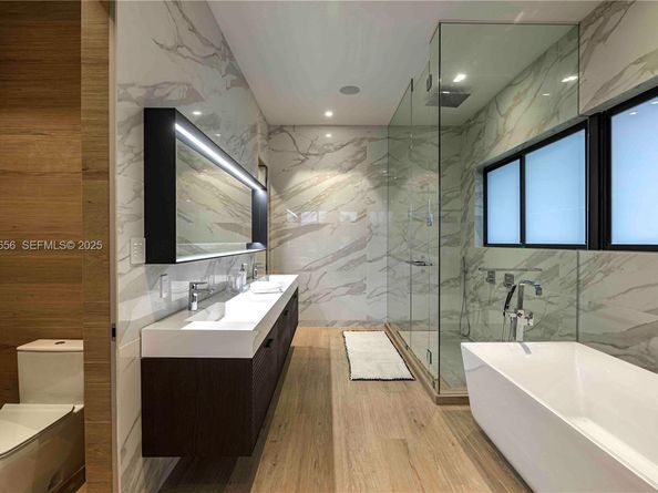 1537 SE 13th St, Fort Lauderdale FL 33316