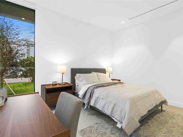 1537 SE 13th St, Fort Lauderdale FL 33316