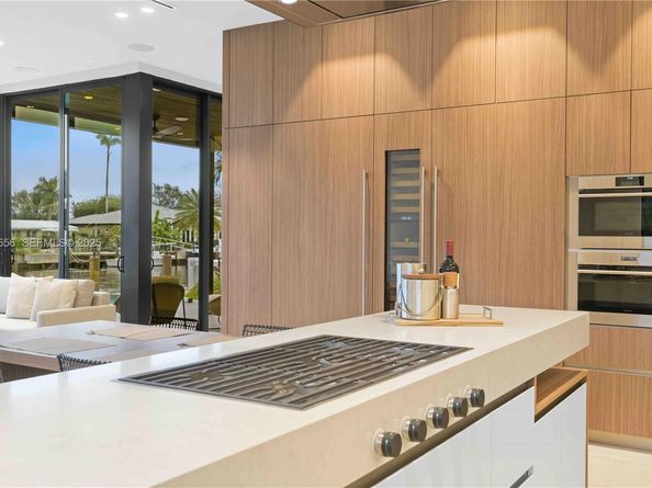 1537 SE 13th St, Fort Lauderdale FL 33316