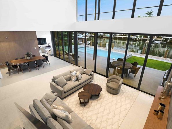 1537 SE 13th St, Fort Lauderdale FL 33316