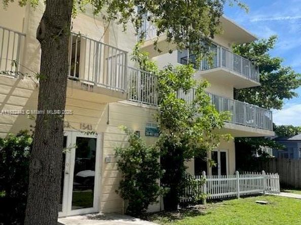 1619 SW 2nd St, Miami FL 33135