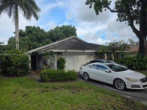 106 Kensington Rd, Hollywood FL 33021