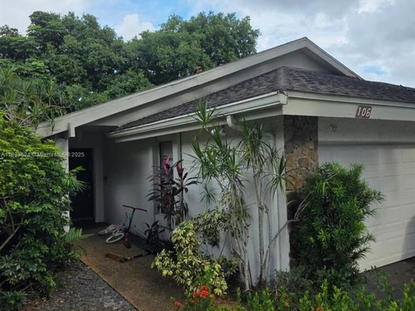 106 Kensington Rd, Hollywood FL 33021