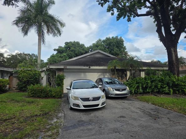106 Kensington Rd, Hollywood FL 33021