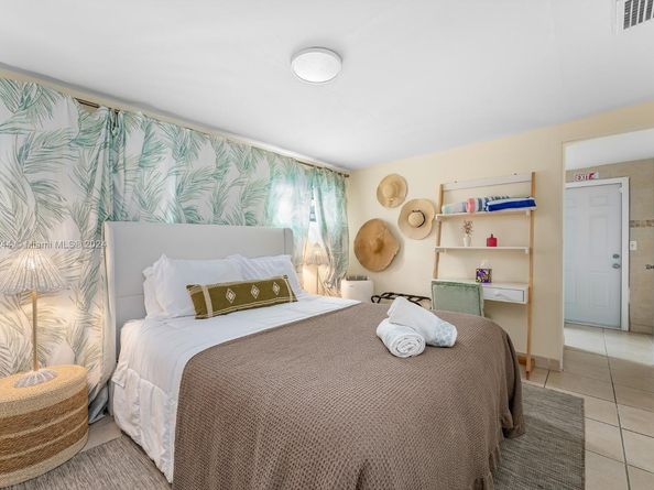 5631 Simms St, Hollywood FL 33021