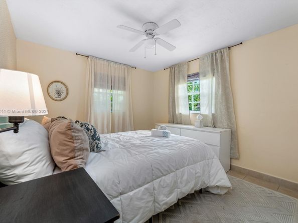 5631 Simms St, Hollywood FL 33021