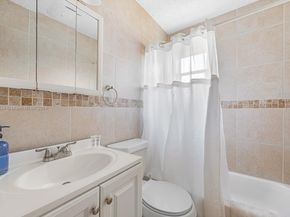 5631 Simms St, Hollywood FL 33021