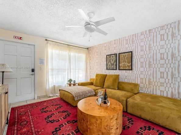 5631 Simms St, Hollywood FL 33021