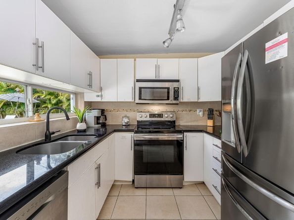 5631 Simms St, Hollywood FL 33021