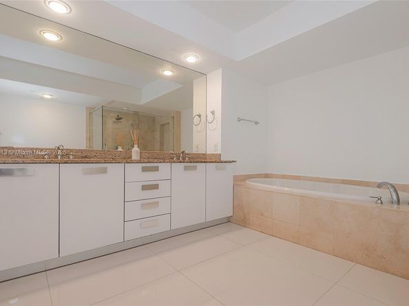 1850 S Ocean Dr 2702, Hallandale Beach FL 33009