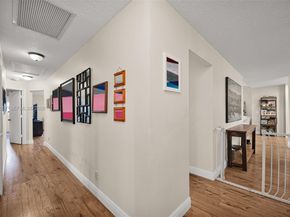 9421 Hollyhock Ct, Davie FL 33328