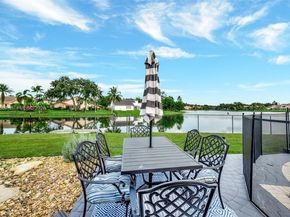 9421 Hollyhock Ct, Davie FL 33328