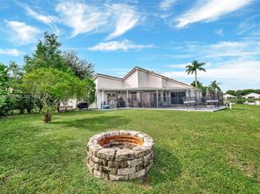 9421 Hollyhock Ct, Davie FL 33328