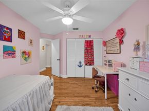 9421 Hollyhock Ct, Davie FL 33328