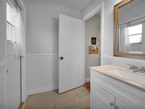 9421 Hollyhock Ct, Davie FL 33328