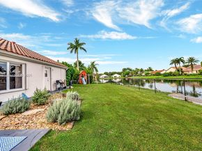 9421 Hollyhock Ct, Davie FL 33328