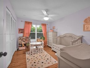 9421 Hollyhock Ct, Davie FL 33328