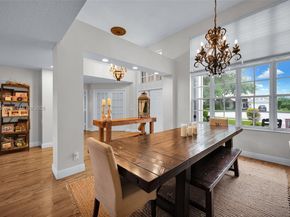 9421 Hollyhock Ct, Davie FL 33328