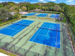 9421 Hollyhock Ct, Davie FL 33328