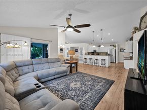 9421 Hollyhock Ct, Davie FL 33328