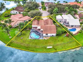 9421 Hollyhock Ct, Davie FL 33328