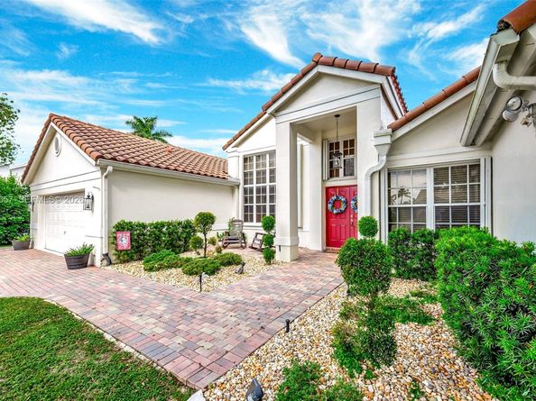 9421 Hollyhock Ct, Davie FL 33328