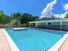 12525 SW 68th Ct, Pinecrest FL 33156