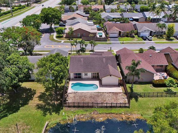 4365 NW 103rd Ter, Sunrise FL 33351