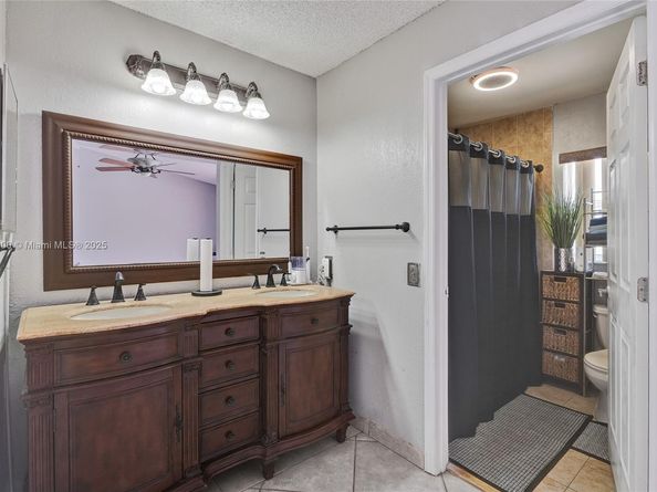 4365 NW 103rd Ter, Sunrise FL 33351