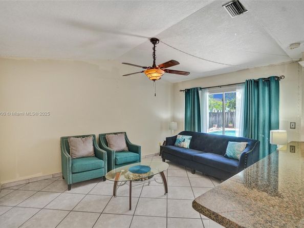 4365 NW 103rd Ter, Sunrise FL 33351