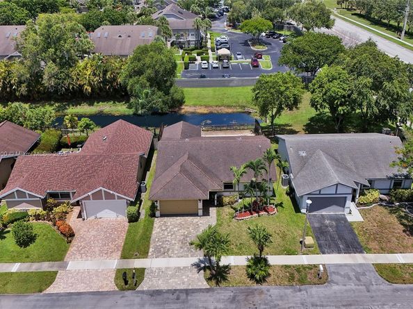4365 NW 103rd Ter, Sunrise FL 33351