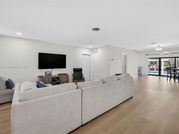 2481 SE 15th St, Pompano Beach FL 33062