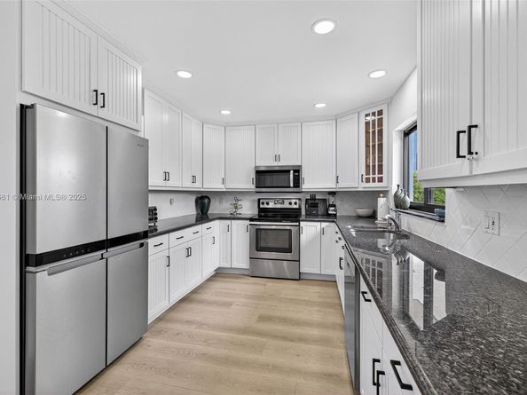 2481 SE 15th St, Pompano Beach FL 33062