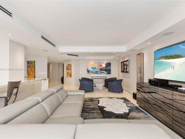 Undisclosed Address #A11869630, Miami FL 33129