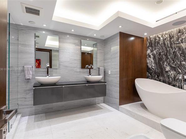Undisclosed Address #A11869630, Miami FL 33129