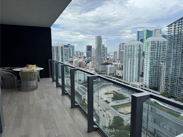 88 SW 7th St 3007, Miami FL 33130