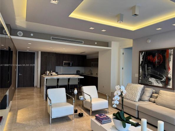 88 SW 7th St 3007, Miami FL 33130
