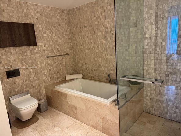88 SW 7th St 3007, Miami FL 33130