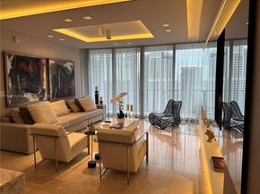 88 SW 7th St 3007, Miami FL 33130