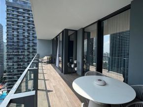 88 SW 7th St 3007, Miami FL 33130