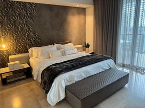 88 SW 7th St 3007, Miami FL 33130
