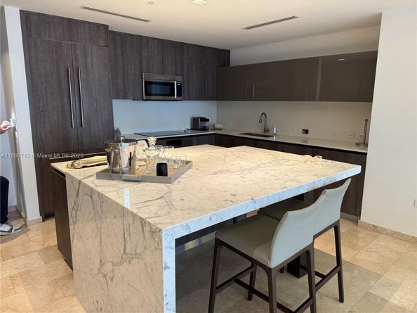 88 SW 7th St 3007, Miami FL 33130