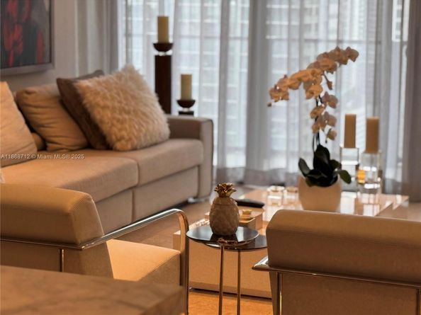 88 SW 7th St 3007, Miami FL 33130