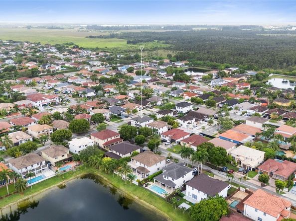 5324 SW 164th Ct, Miami FL 33185
