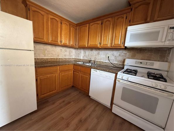 13100 SW 92nd Ave APH7, Miami FL 33176